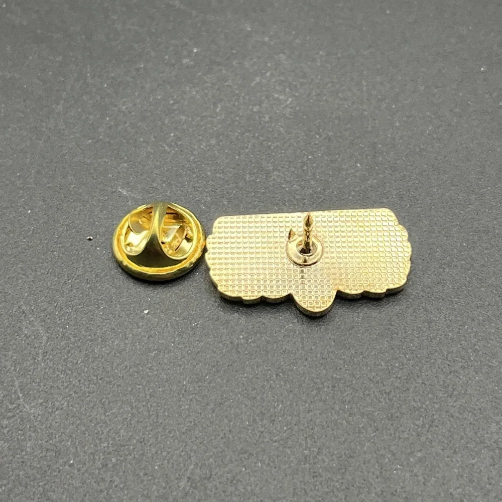 Wendy's Fast Food Restaurant 3 Years Of Service Employee Lapel‎ Hat Pin